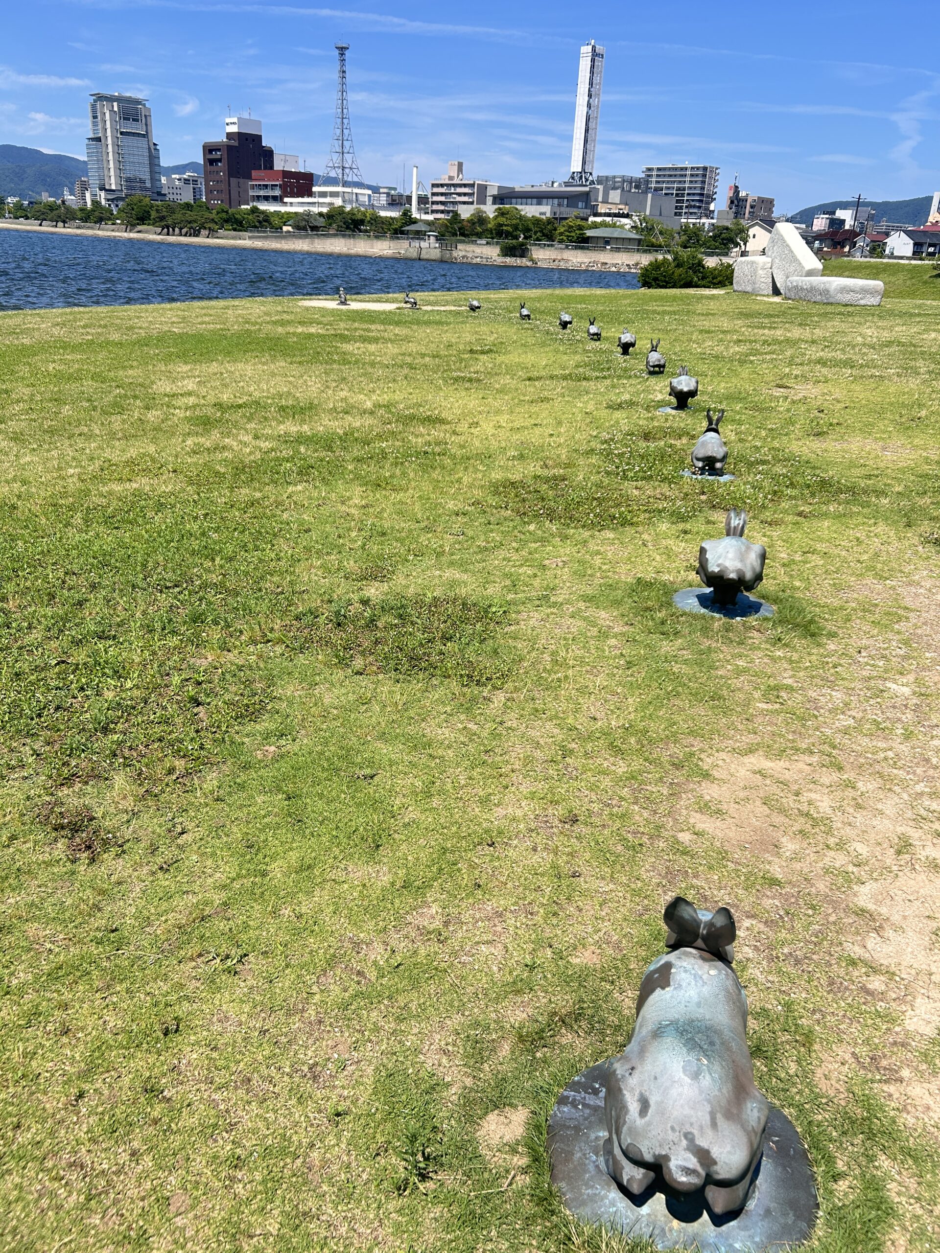 宍道湖のうさぎの像